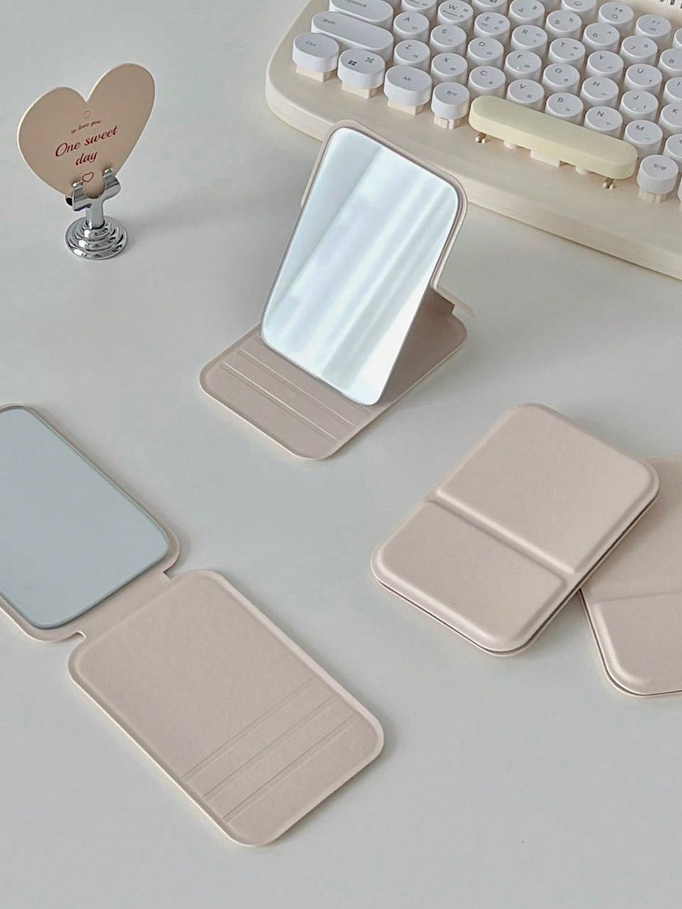 Portable Folding Mini Makeup M - огляд і ціна Makeup